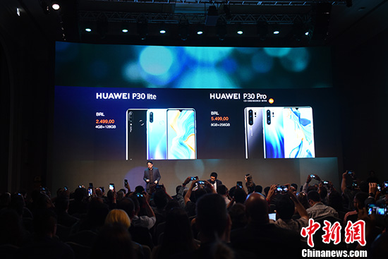 图为将于5月17日起在巴西上市销售的HUAWEI P30 lite和HUAWEI P30 Pro两款手机视频画面。 /p中新社记者 莫成雄 摄